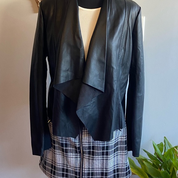Black and White Plaid Mini Skirt with Attached Belt - Picture 7 of 10